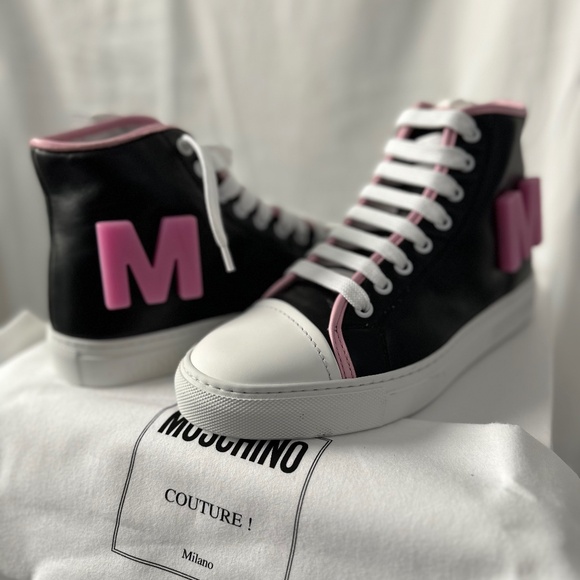 Moschino Couture - Picture 1 of 3